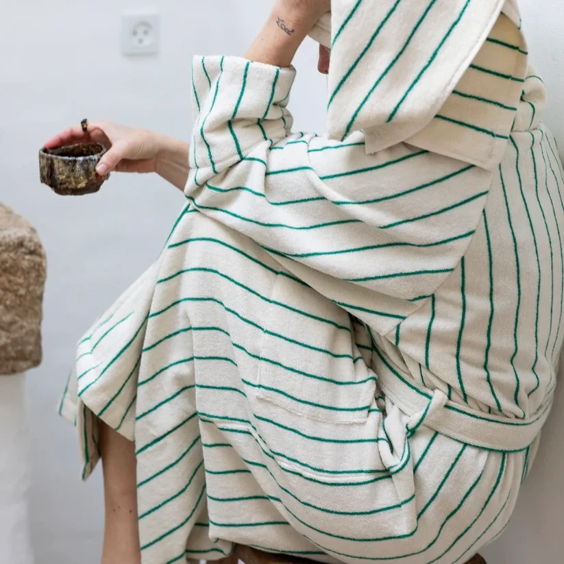 Bademantel „Naram Pure White & Grass“ (L/XL) | BONGUSTA | Komfortabler Bademantel