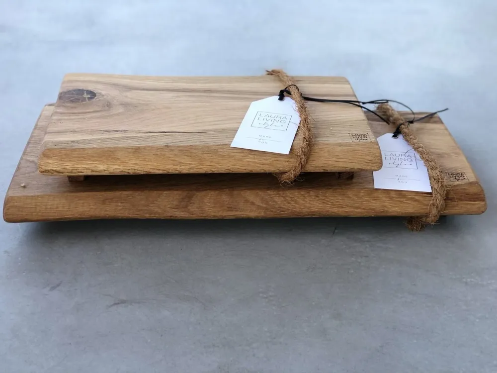 Brett aus Eichenholz, von Hand gearbeitet, Servierbrett mit Füssen, klein