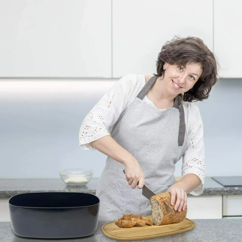 Brotkasten Schwarz für die Küche, Gärkörbchen für Brot als Schneidebrett Bambus