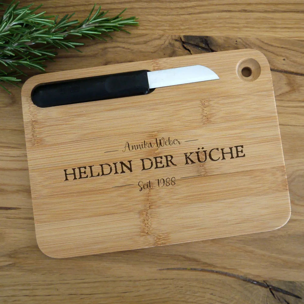 Schneidebrett mit Gravur und Messer - Heldin der Küche