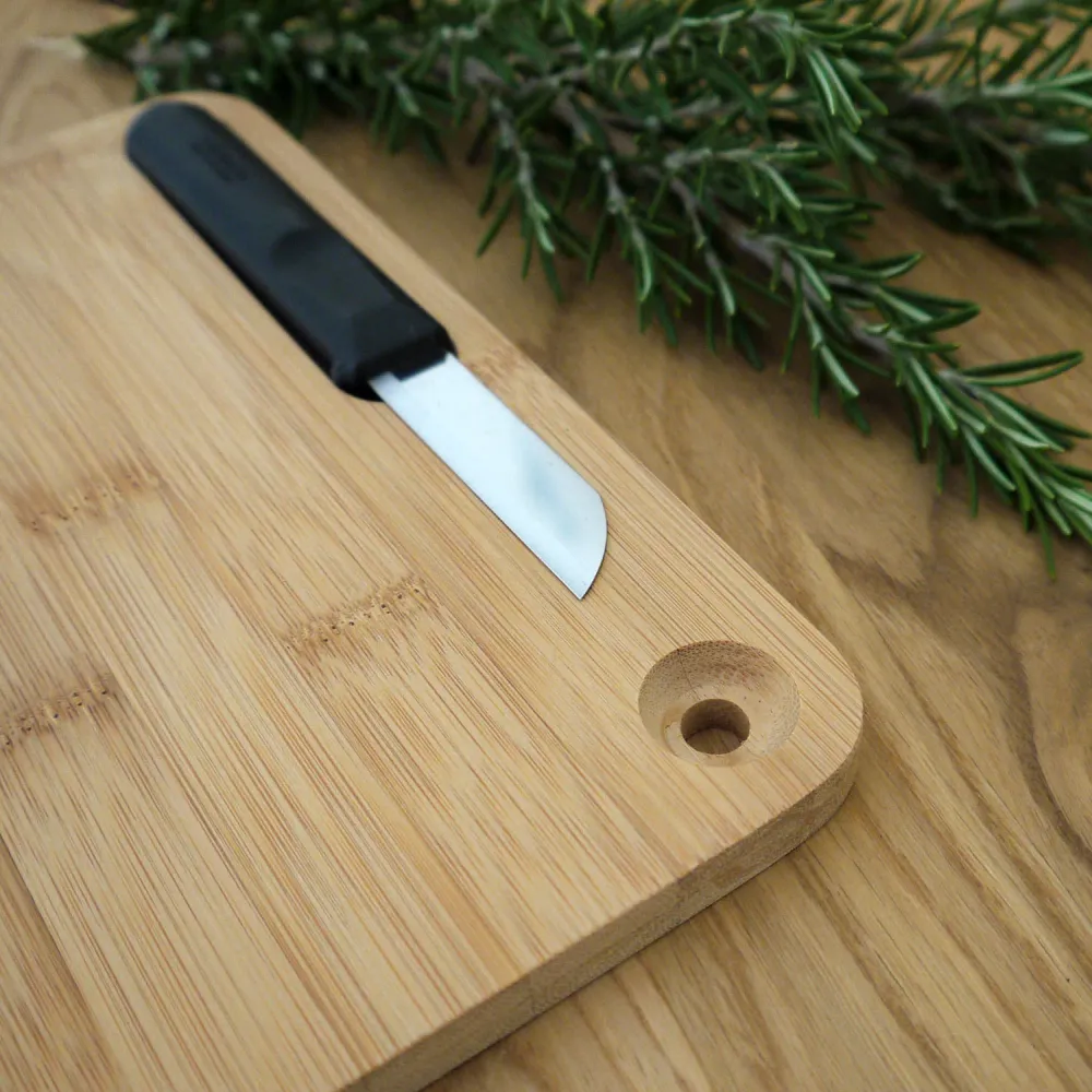 Schneidebrett mit Gravur und Messer - Heldin der Küche