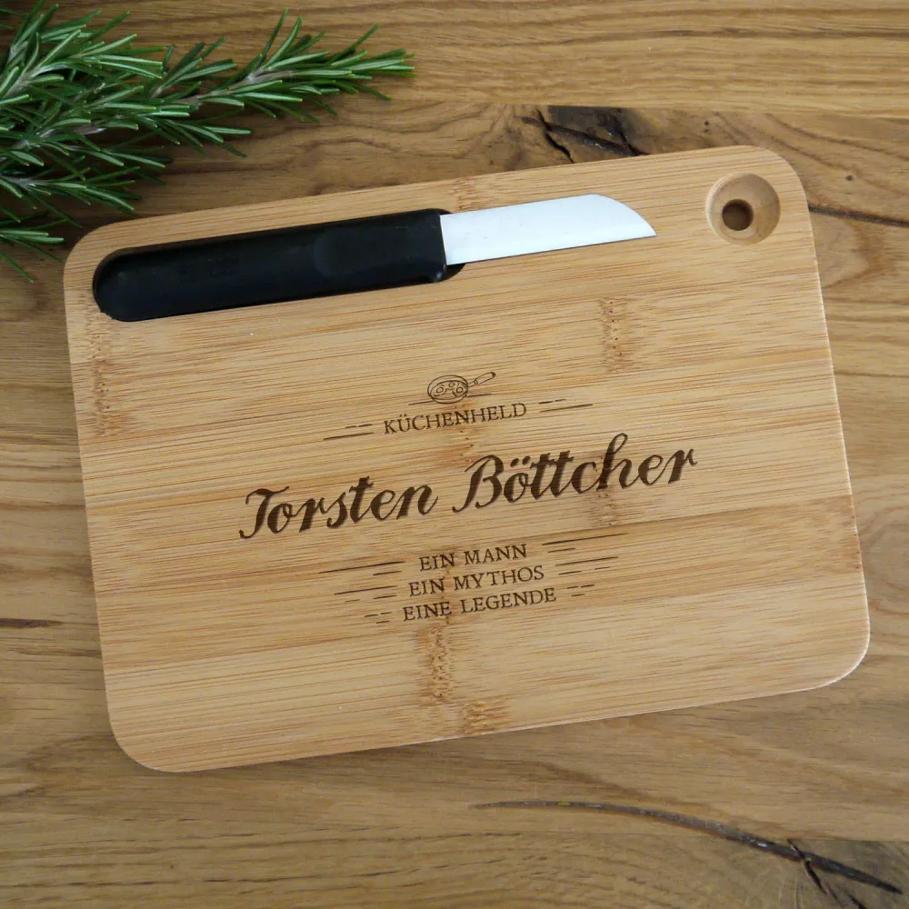 Schneidebrett mit Gravur und Messer - Küchenheld