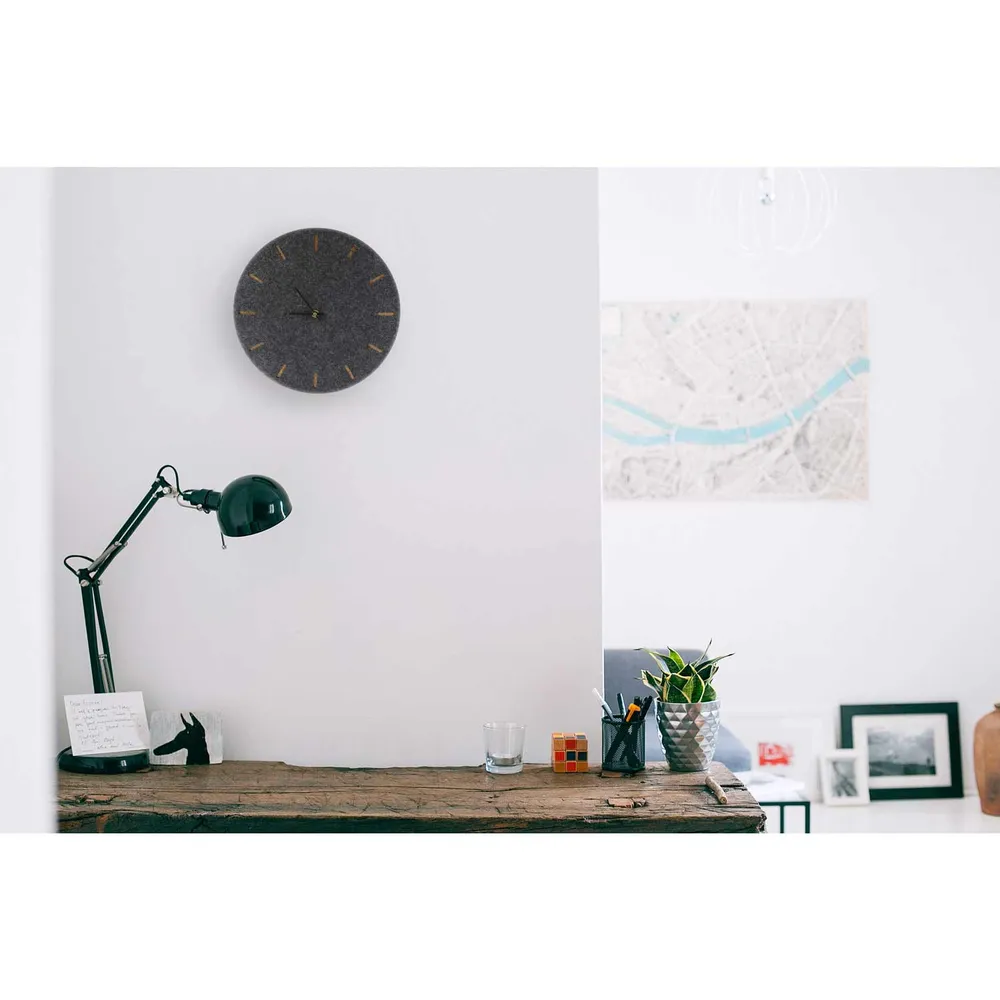 Wanduhr aus Filz und Kork 30 cm | anthrazit - schwarz | Design: Kopenhagen