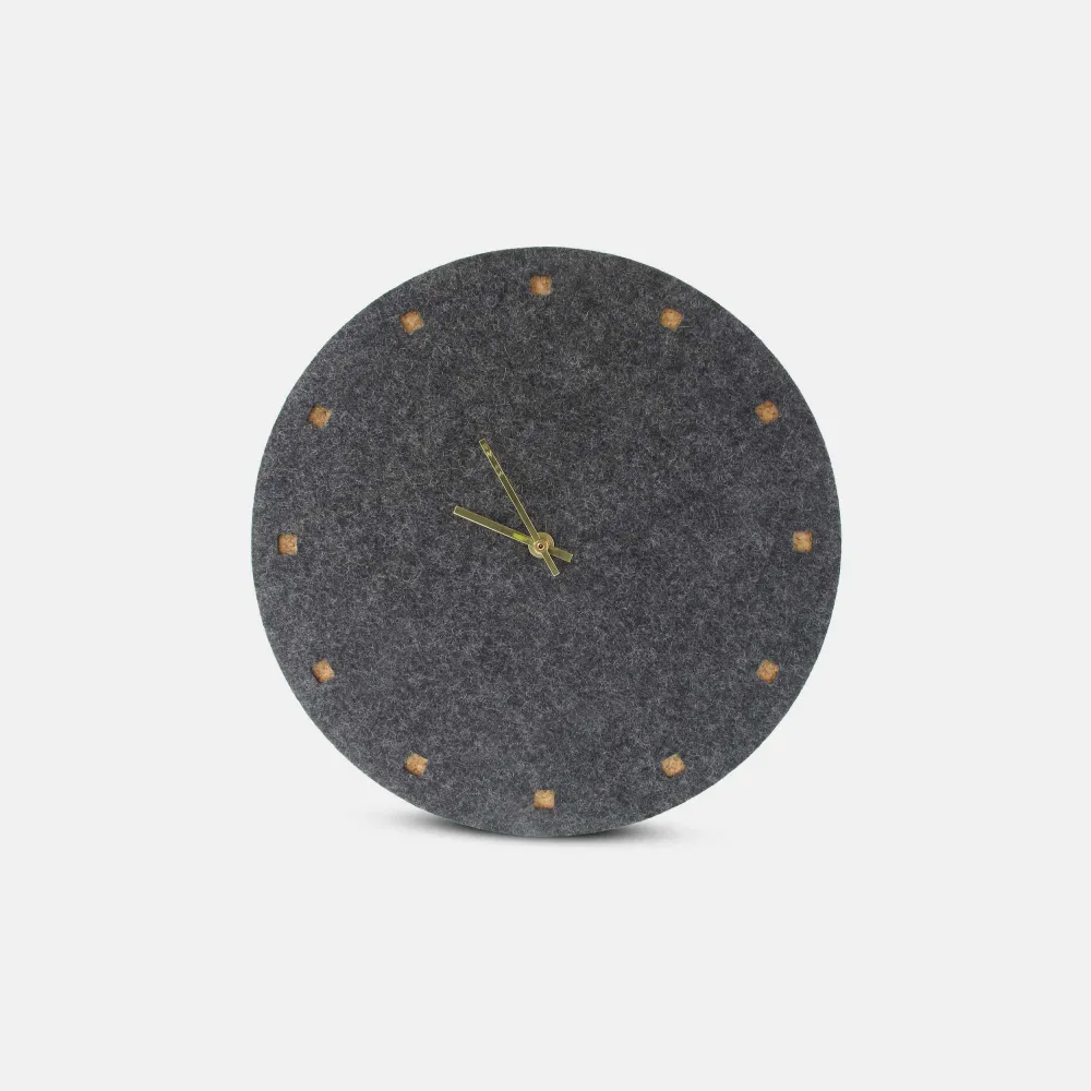 Wanduhr aus Filz und Kork 30 cm | anthrazit - gold | Design: Esbjerg