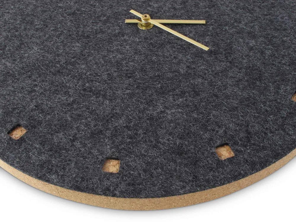 Wanduhr aus Filz und Kork 30 cm | anthrazit - gold | Design: Esbjerg