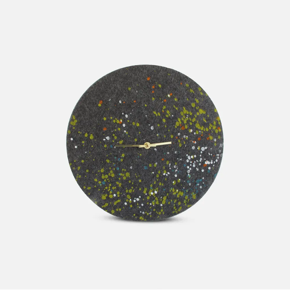Wanduhr aus Filz und Kork 30 cm | Design "Dots" Anja Streese
