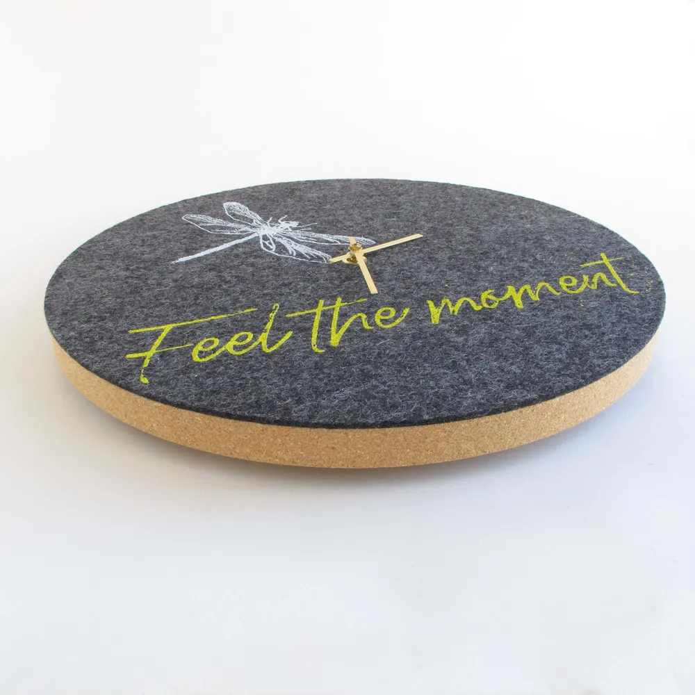 Wanduhr aus Filz und Kork 30 cm | Design "Moment" Anja Streese