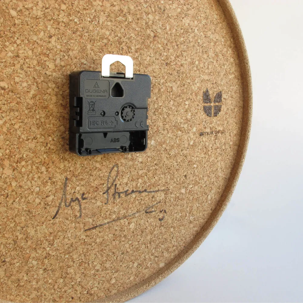 Wanduhr aus Filz und Kork 30 cm | Design "Moment" Anja Streese