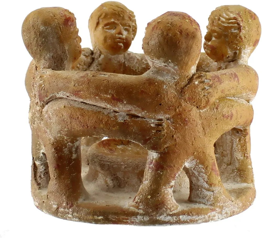 Freundeskreis – 4 Figuren aus Ton – Gelb