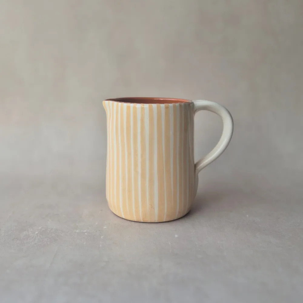 Gerader Krug klein gestreift beige