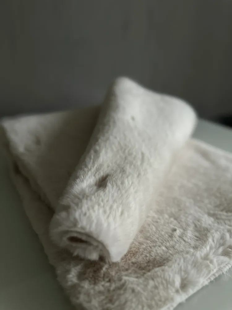 fake fur. -Tischläufer