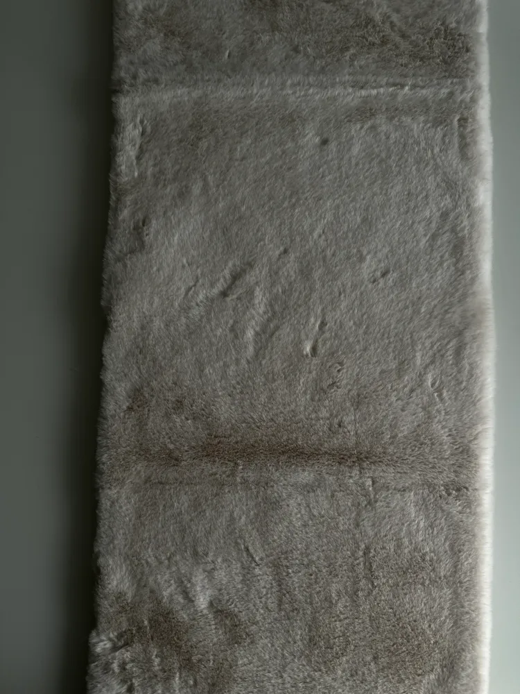 fake fur. -Tischläufer