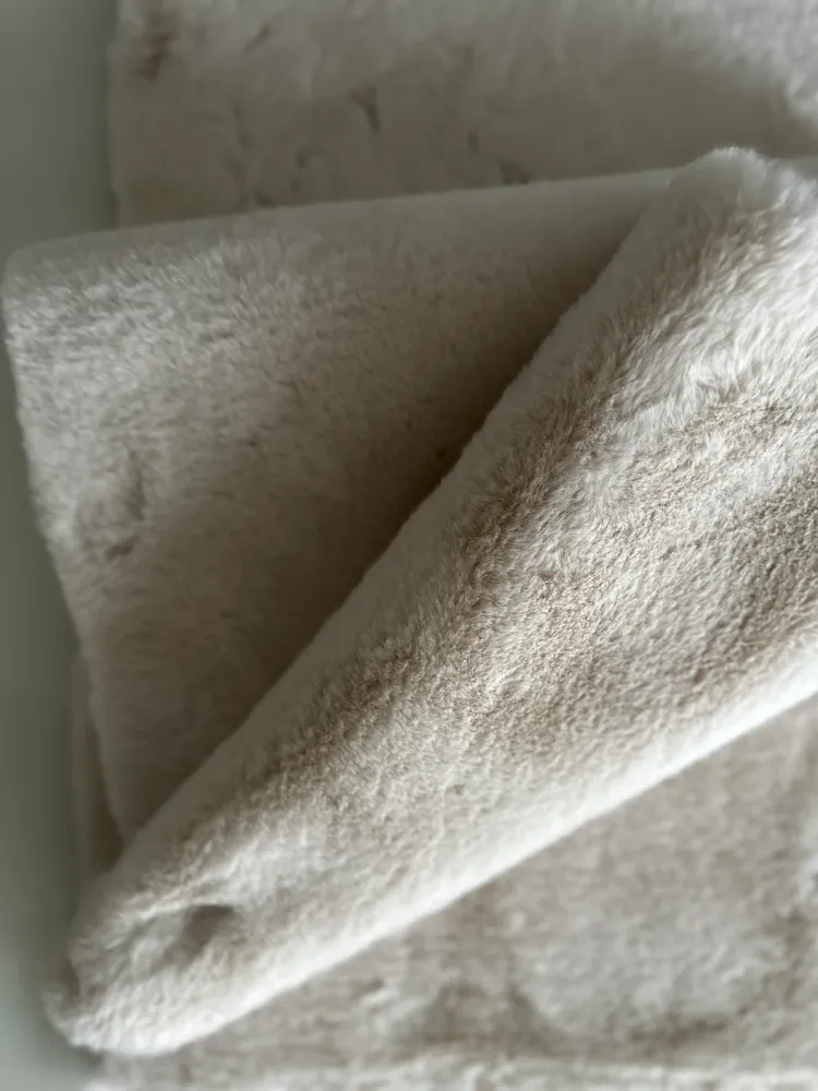 fake fur. -Tischläufer