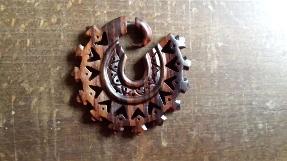 Fake Piercing Zackenrad Holz Edelstahl handgeschnitzt groß dunkelbraun Dehner