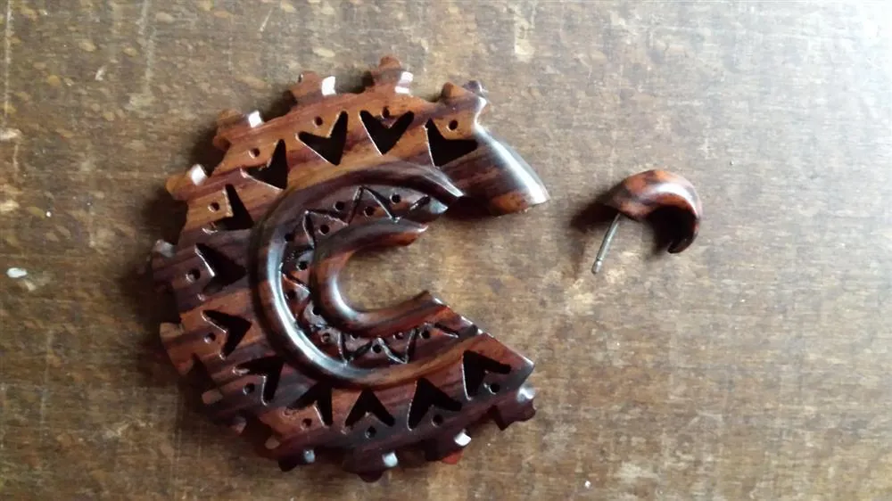 Fake Piercing Zackenrad Holz Edelstahl handgeschnitzt groß dunkelbraun Dehner
