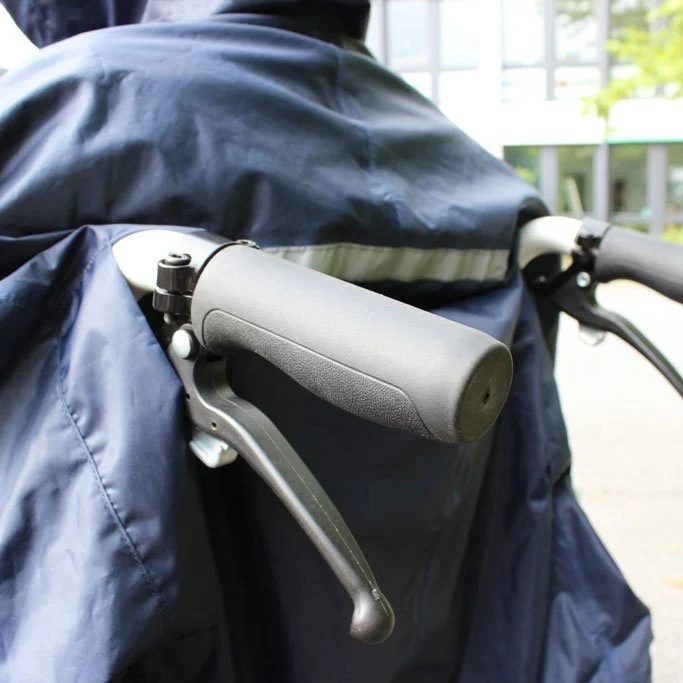 Gefütterter Regenponcho mit Kapuze