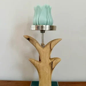 Kerzenständer Blume aus geschliffenem Eichenholz mit Designkerze 833