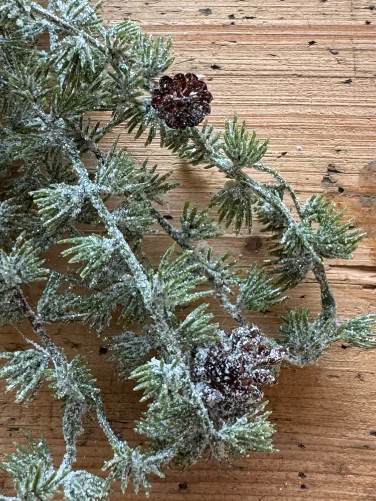 Lärchenranke mit Zapfen und Eis LANG