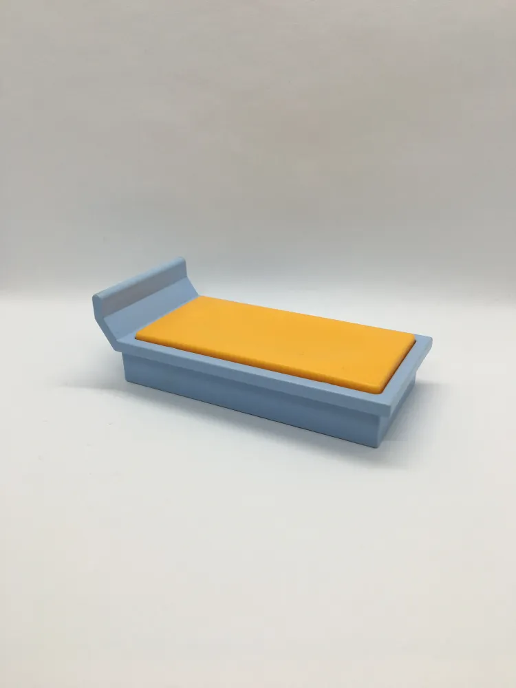 Playmobil Bett mit orangener Matratze - hellblau - C2006