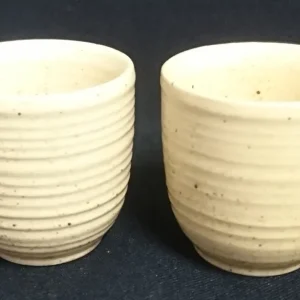 2er Set EIERBECHER - Keramik / Steingut, Waagerechtes Linien Gestreiftes Relief Motiv Dekor