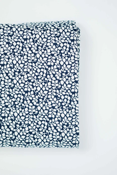 Baumwollstoff Serie Mix & Match kleine Blätter altweiß auf dunkelblau