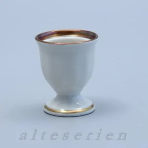 Eierbecher auf Fuß