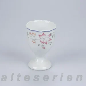 Eierbecher auf Fuß