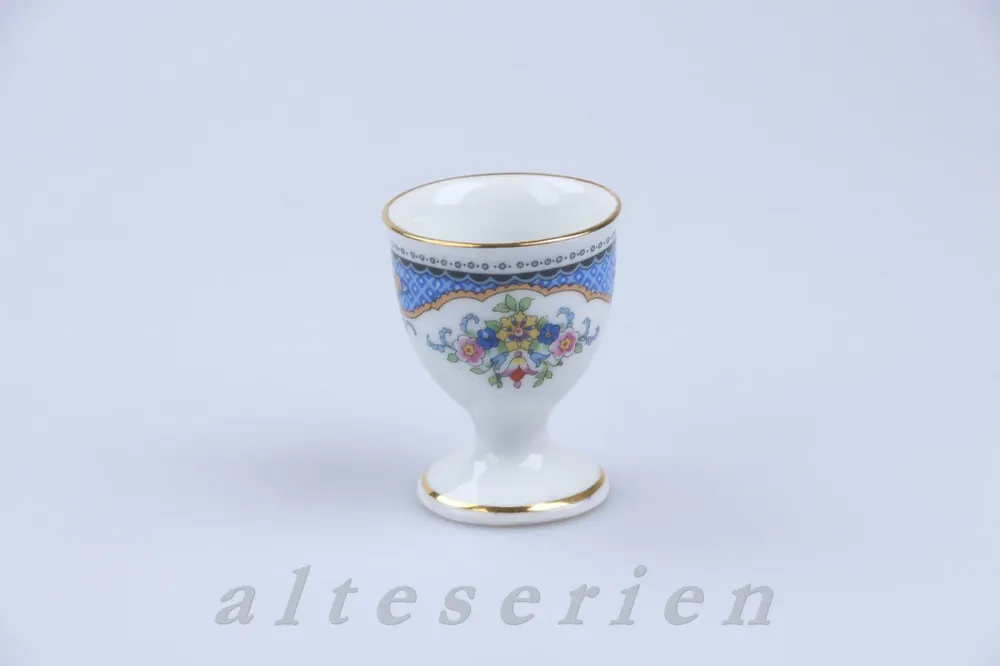 Eierbecher auf Fuß