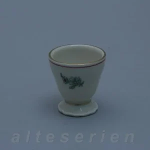 Eierbecher auf Fuß