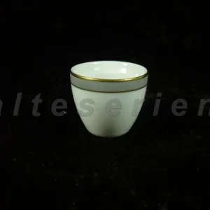Eierbecher auf Fuß