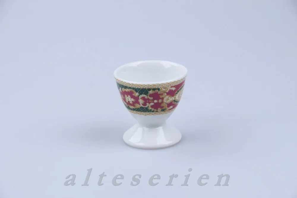 Eierbecher auf Fuß