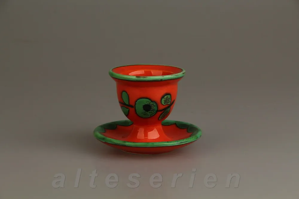 Eierbecher mit Schalenablage