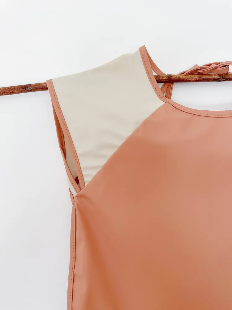 SKÅGFÄ Ärmellose Schürze - 18-36+ Monate - Natur Terracotta