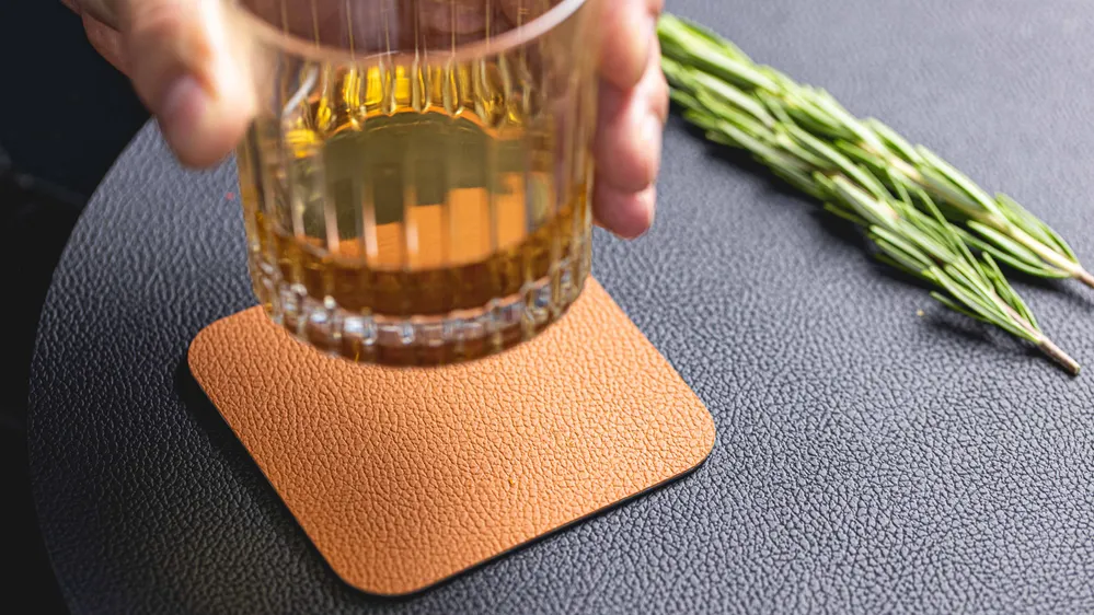 Cookinglife Untersetzer - Veganes Leder - Schwarz / Cognac - doppelseitig - 10 x 10 cm - 6 Stück