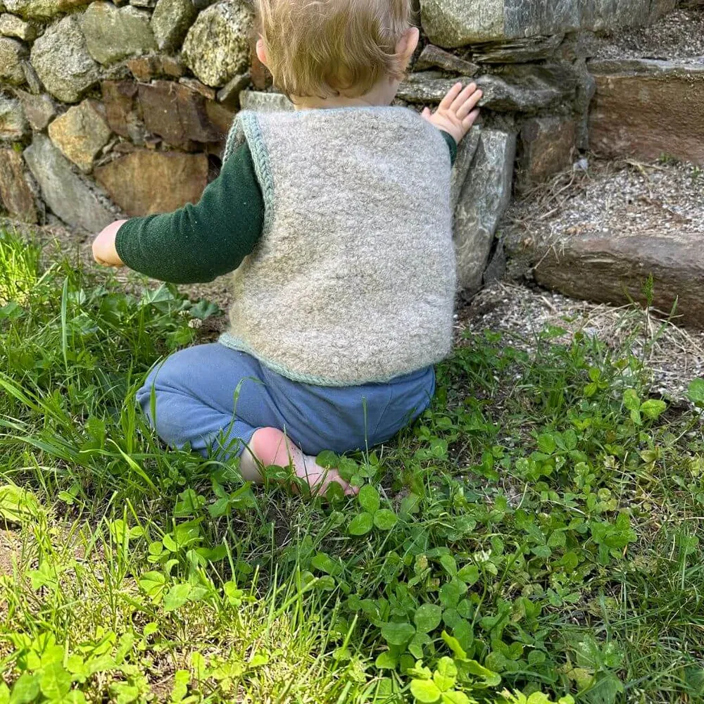 Weste Toni Mini Strickanleitung - Frau Riedel strickt (PDF)