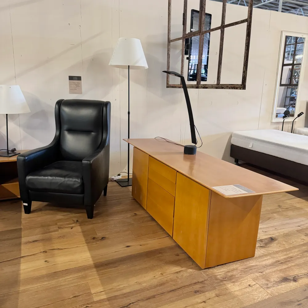 Komplettzimmer mit Boxspringbett Designer Sessel & Kommode