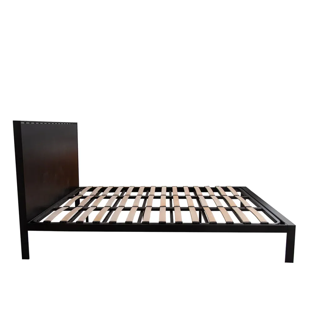 Emilio Bett – Schwarzes Holz/Schwarzes Metall