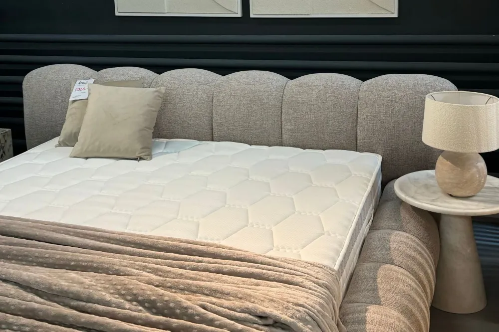 Lily Boxspringbett 200x200 cm mit Stauraum - Komfort & Design