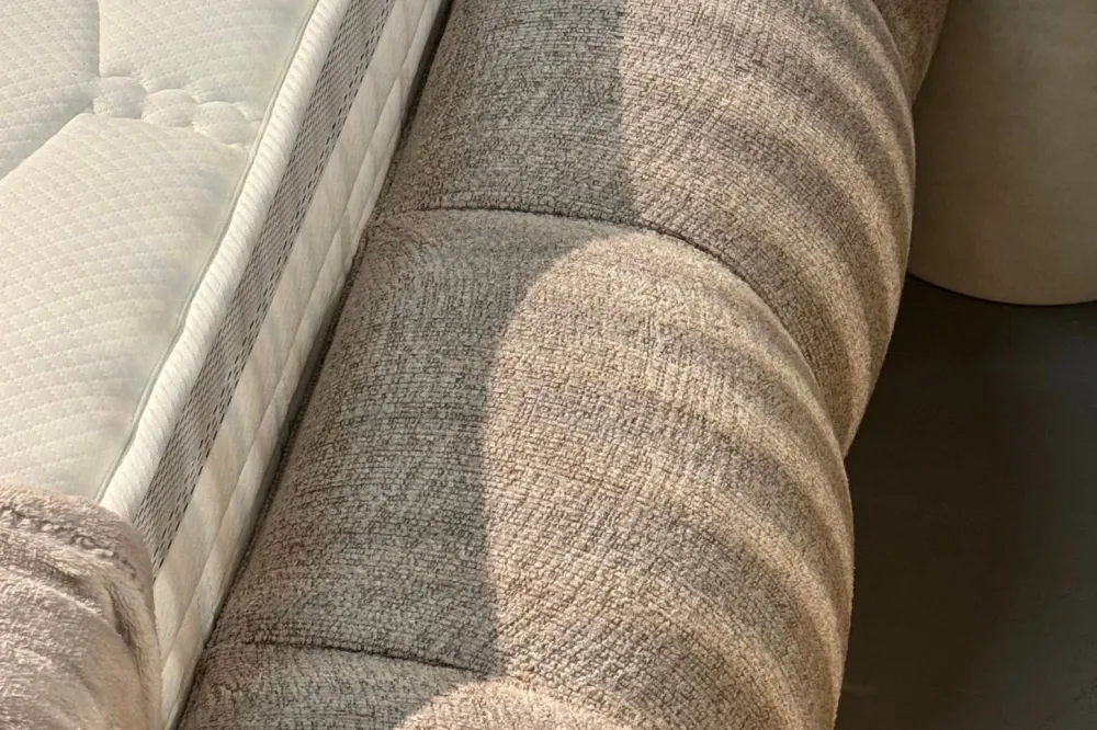 Lily Boxspringbett 200x200 cm mit Stauraum - Komfort & Design