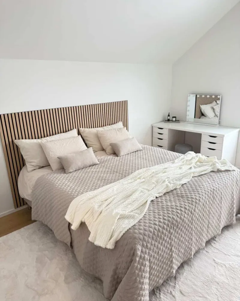 Premium Boxspringbett Beige 180x200 cm mit 7 cm Memoryschaum-Topper, inkl. Bettbeine Chrom