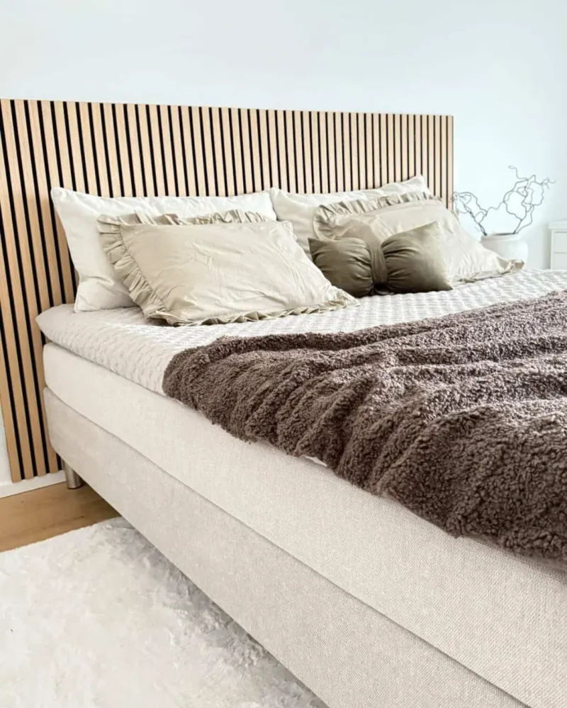 Premium Boxspringbett Beige 180x200 cm mit 7 cm Memoryschaum-Topper, inkl. Bettbeine Chrom