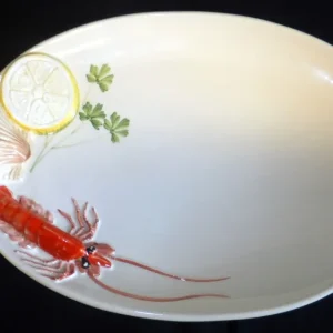 SERVIERPLATTE - Keramik / Steingut, Meeresfrüchte Hummer Muschel Zitrone Kräuter 3D Relief Motiv Dekor, Handbemalt