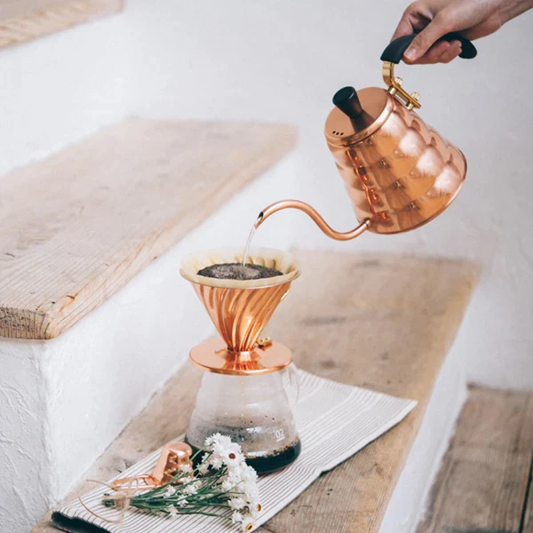 Hario V60 Pour-over-Set Copper 3-tlg., bestehend aus Kessel, Dripper & Löffel