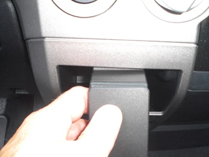 ProClip Fahrzeughalter 854932 - Mittelbefestigung- NUR für Modelle mit Spaltenverschiebung - Toyota Sequoia 08-17, Toyota...