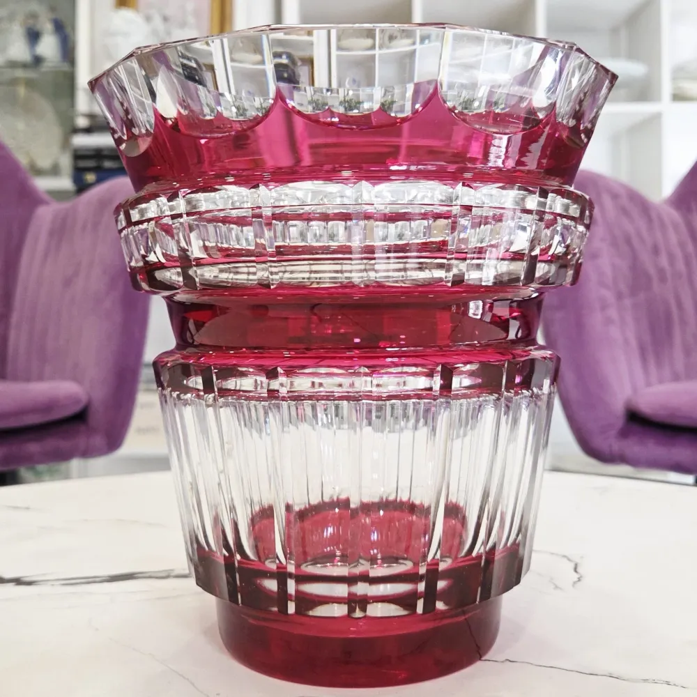 Beeindruckende, schwere, breite, rubinfarbene Kristallvase Val Saint Lambert (20cm.)