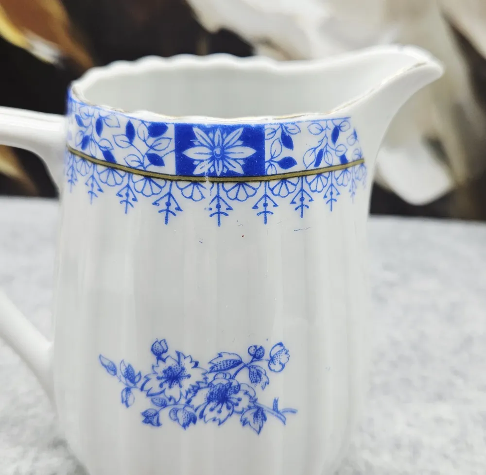 Wunderschönes China Blau Porzellan Milchkännchen (~350 ml)