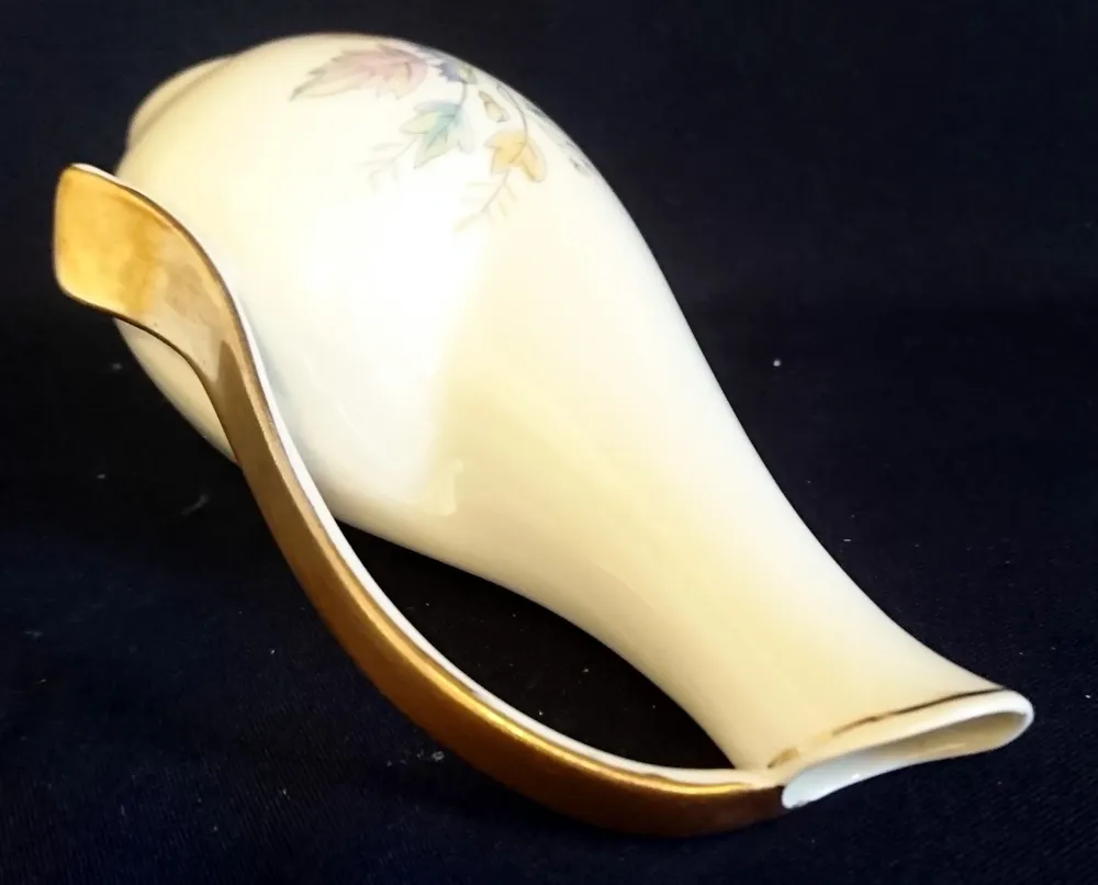 BLUMENVASE MIT GRIFF- Porzellan, Goldrand Griff Flora Pflanzen Blumen Blüten Motiv Dekor