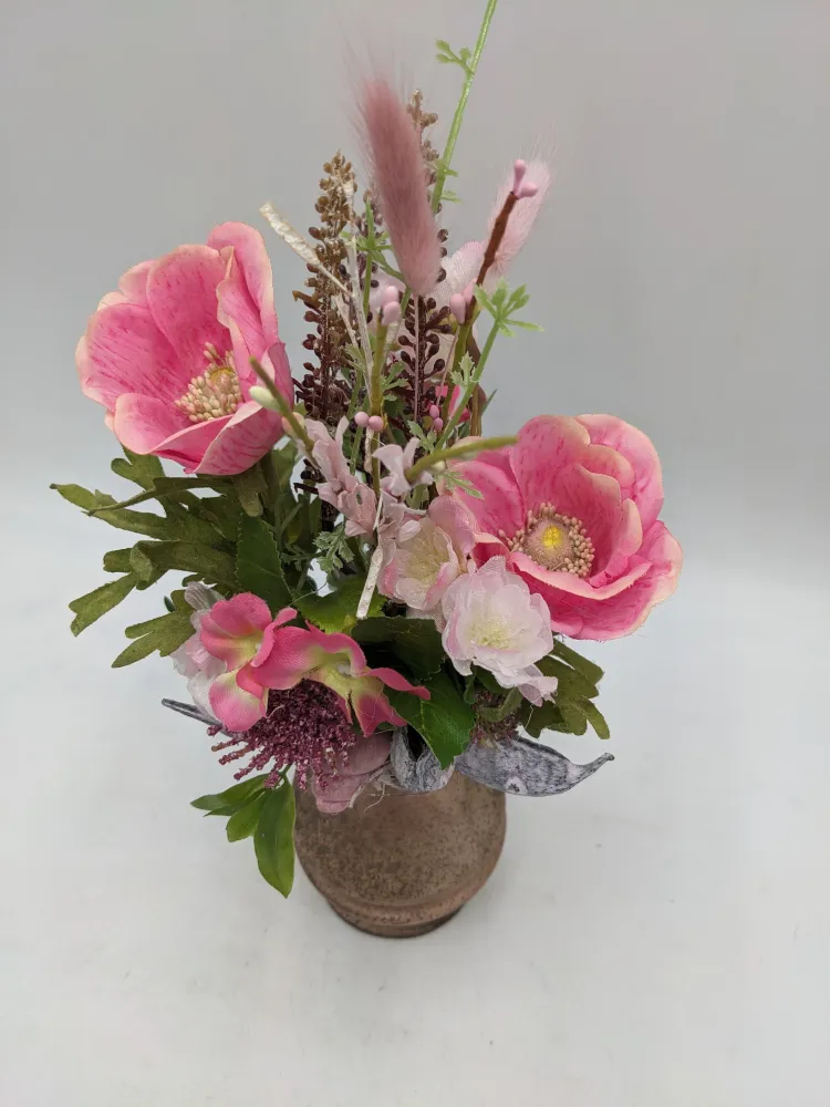 Frühlingsgesteck Vase Mohn Gräser rosa