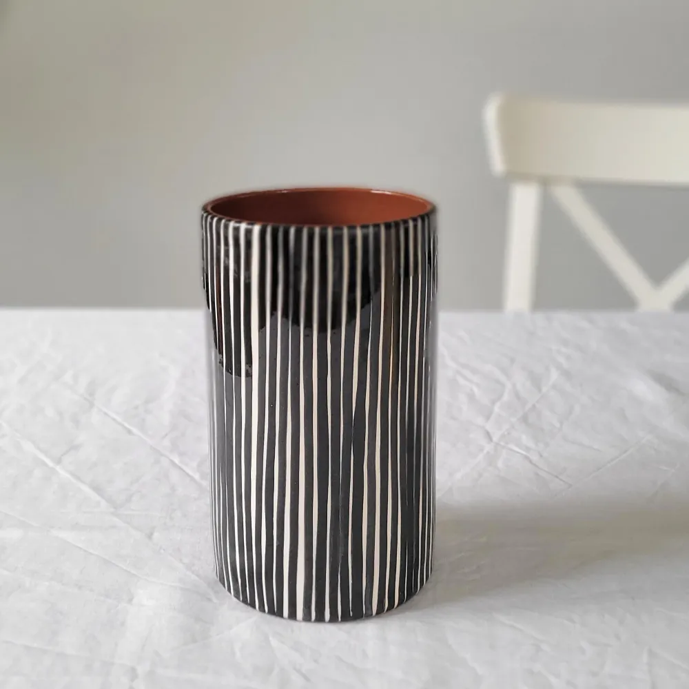 Gerade Vase gestreift schwarz