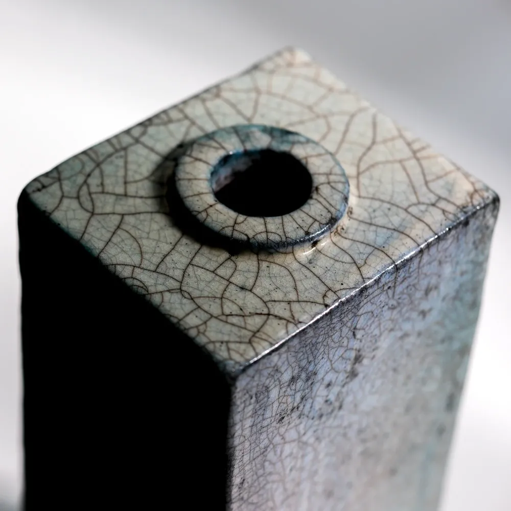 Gundula Sommerer, Raku Vase, eckig hoch | graublau (GS184)